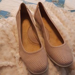 Light rose comfort shoe never worn.  Size 12w